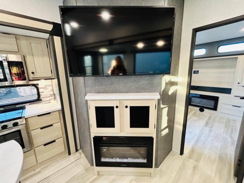 2025 Forest River 2025 Forest River Wildcat - thumbnail 35