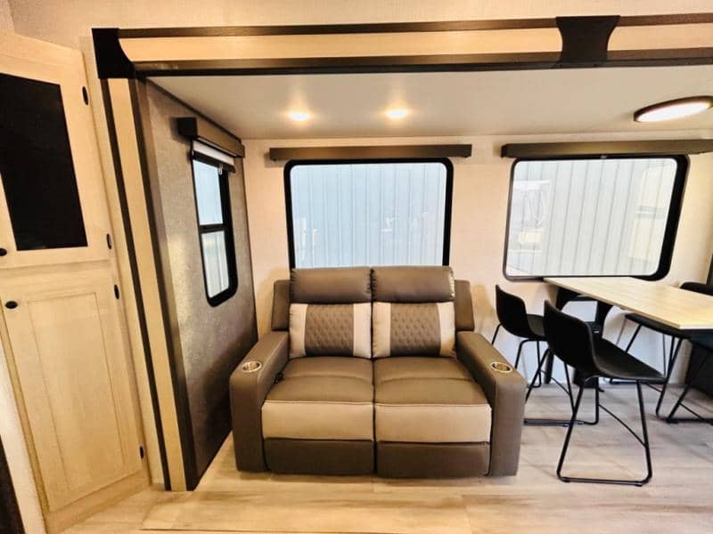 2025 Forest River 2025 Forest River Wildcat - thumbnail 44