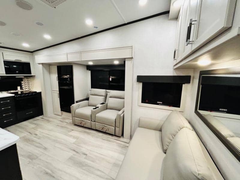 2025 Keystone RV 2025 Keystone RV Arcadia Super Lite - thumbnail 27