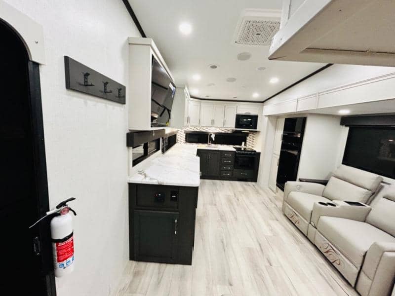 2025 Keystone RV 2025 Keystone RV Arcadia Super Lite - thumbnail 30