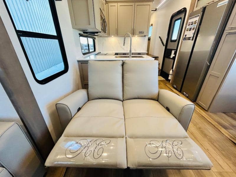 2025 Alliance RV 2025 Alliance RV Avenue - thumbnail 51