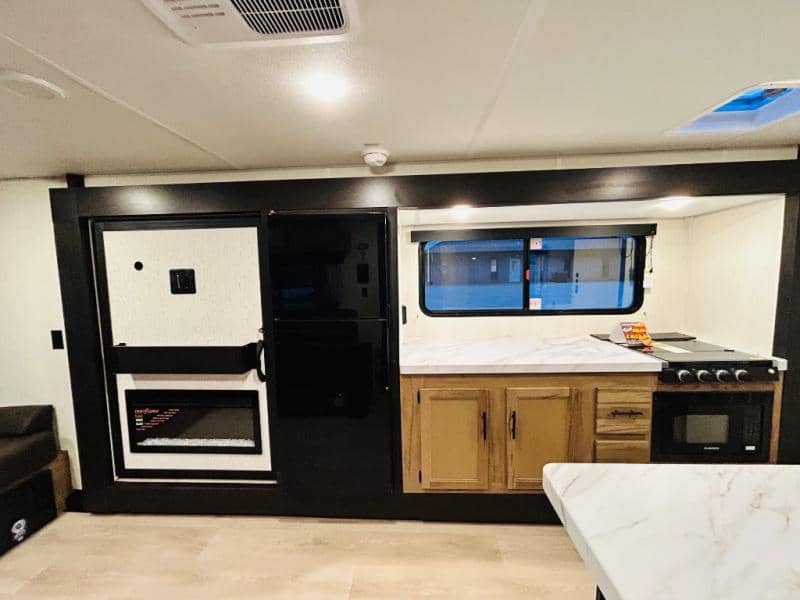 2025 Forest River 2025 Forest River Cherokee Grey Wolf - thumbnail 17