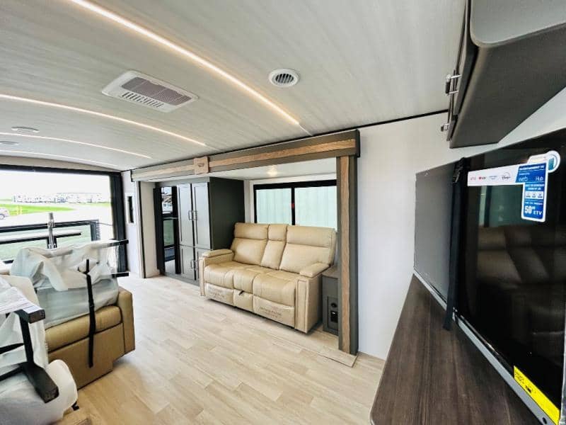 2025 Keystone RV 2025 Keystone RV Bullet - thumbnail 19