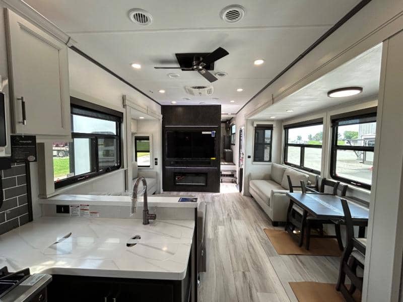 2025 Keystone RV 2025 Keystone RV Alpine - thumbnail 25