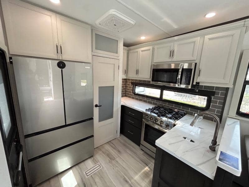 2025 Keystone RV 2025 Keystone RV Alpine - thumbnail 32