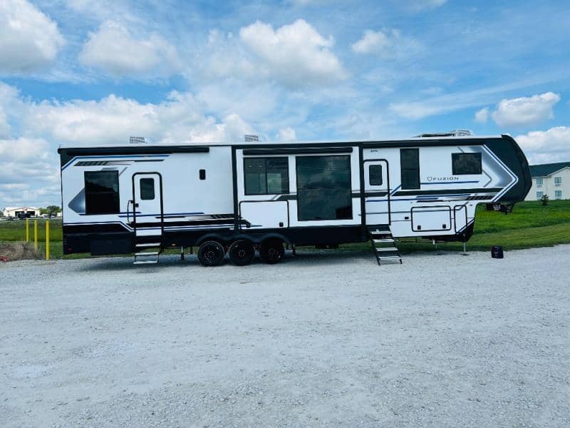 2025 Keystone RV 2025 Keystone RV Fuzion - thumbnail 3