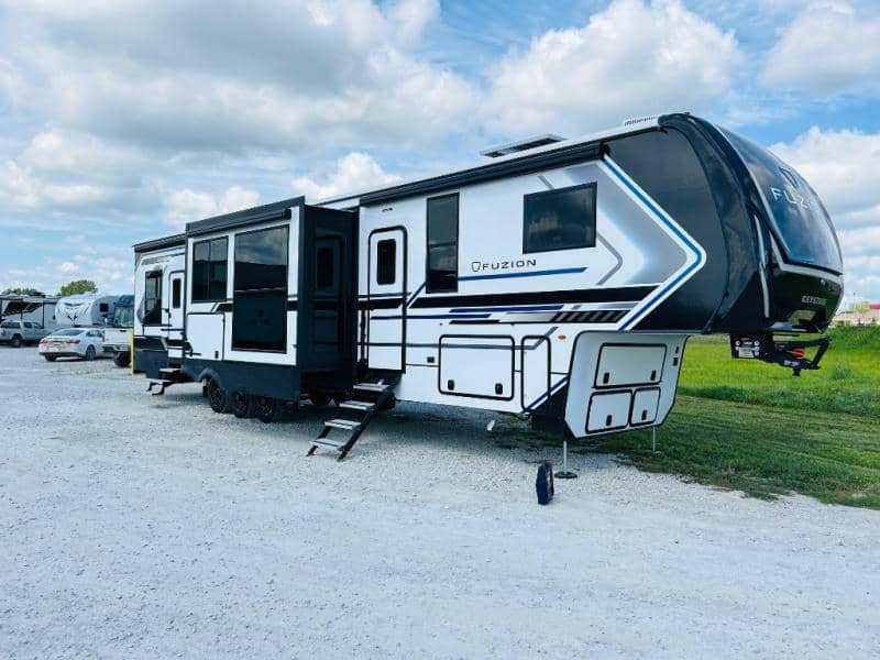 2025 Keystone RV 2025 Keystone RV Fuzion - thumbnail 4