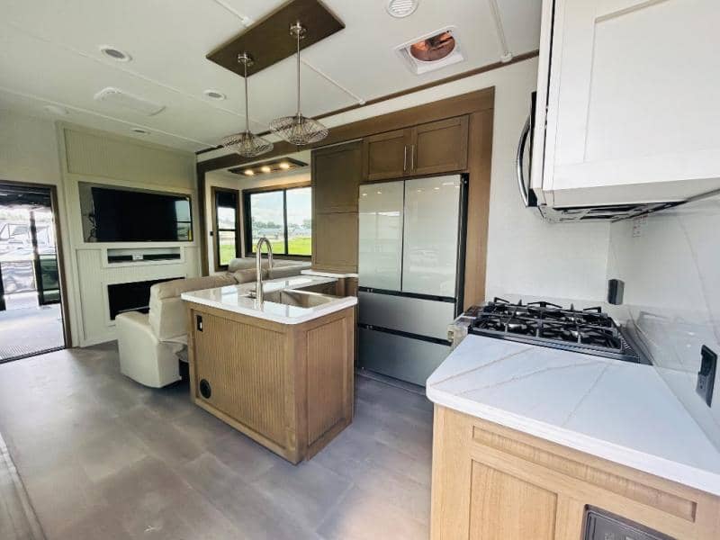 2025 Keystone RV 2025 Keystone RV Fuzion - thumbnail 22