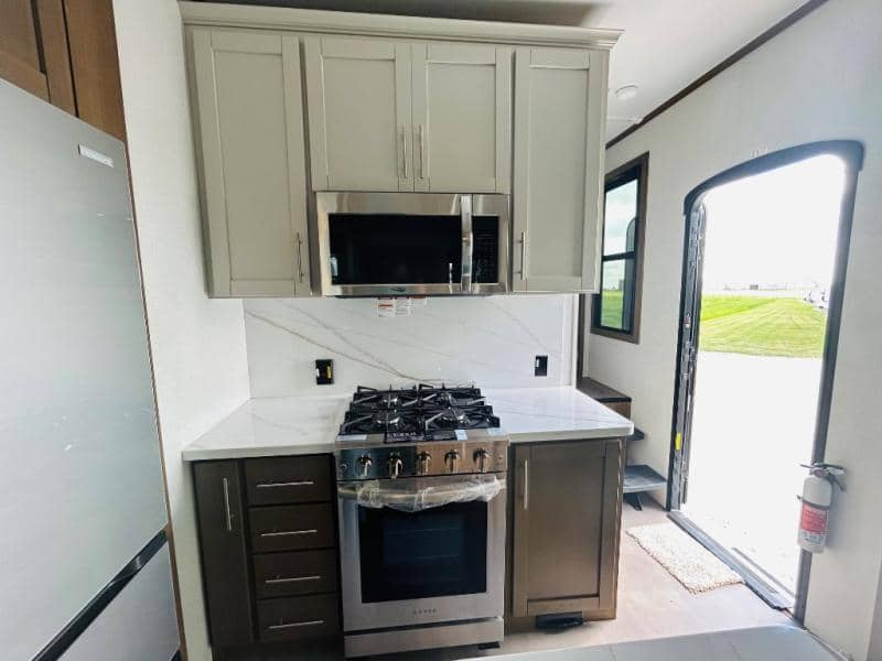 2025 Keystone RV 2025 Keystone RV Fuzion - thumbnail 23