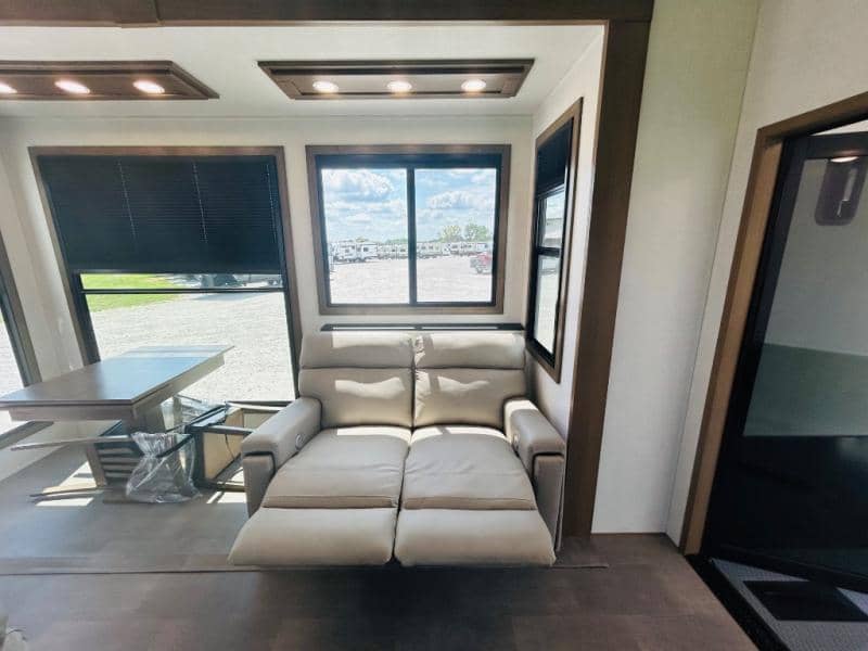 2025 Keystone RV 2025 Keystone RV Fuzion - thumbnail 35