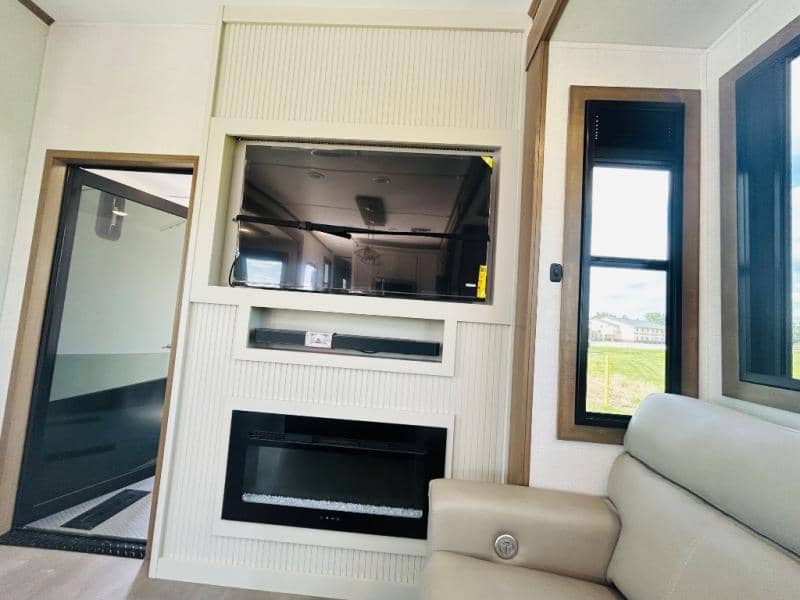 2025 Keystone RV 2025 Keystone RV Fuzion - thumbnail 39