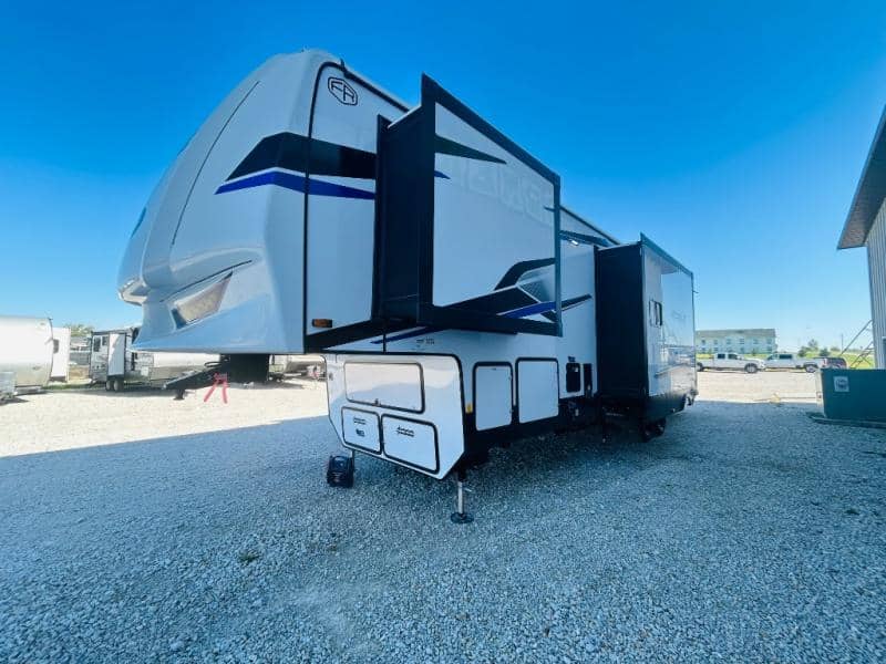 2026 Forest River 2026 Forest River Vengeance Rogue Armored Toy Hauler - thumbnail 4