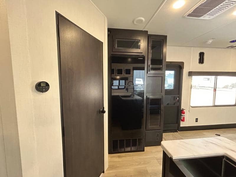 2026 Forest River 2026 Forest River Vengeance Rogue Sut Toy Hauler - thumbnail 20