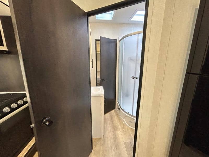 2026 Forest River 2026 Forest River Vengeance Rogue Sut Toy Hauler - thumbnail 28