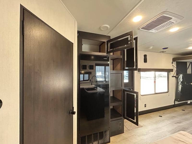 2026 Forest River 2026 Forest River Vengeance Rogue Sut Toy Hauler - thumbnail 29