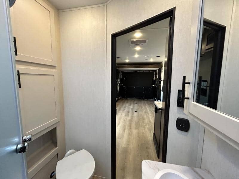 2026 Forest River 2026 Forest River Vengeance Rogue Sut Toy Hauler - thumbnail 33