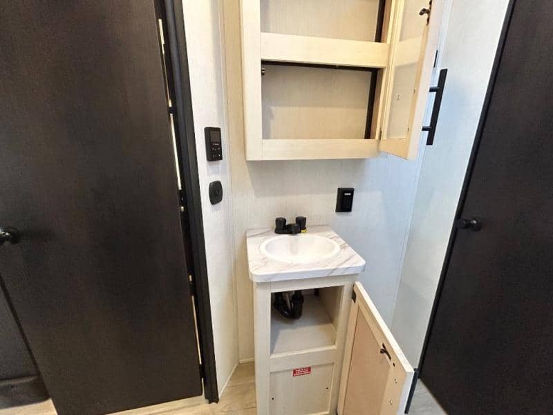 2026 Forest River 2026 Forest River Vengeance Rogue Sut Toy Hauler - thumbnail 39