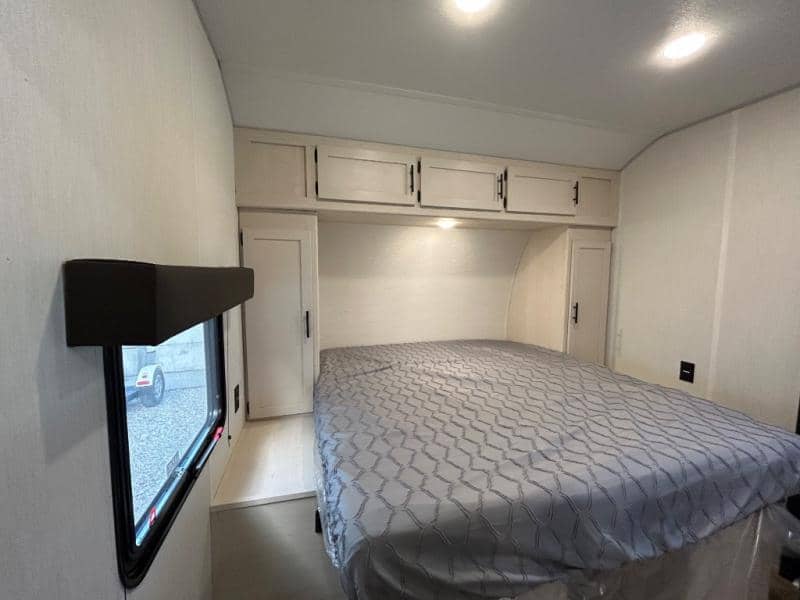 2026 Forest River 2026 Forest River Vengeance Rogue Sut Toy Hauler - thumbnail 43