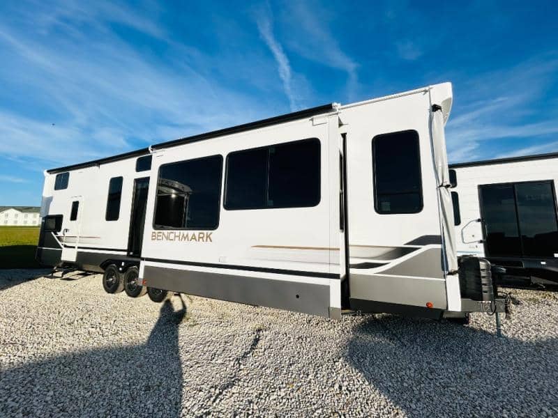 2026 Alliance RV 2026 Alliance RV Benchmark - thumbnail 3