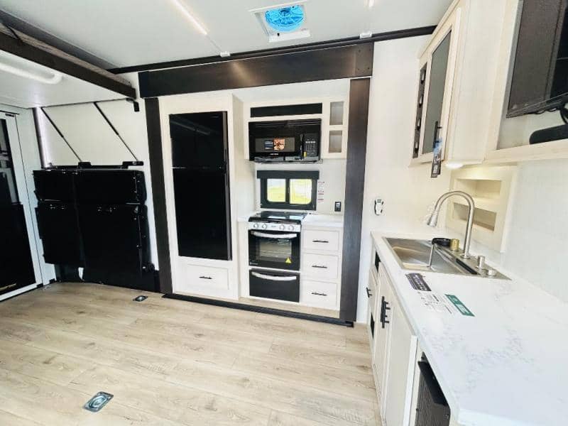 2026 Forest River 2026 Forest River Vengeance Rogue Armored Toy Hauler - thumbnail 21