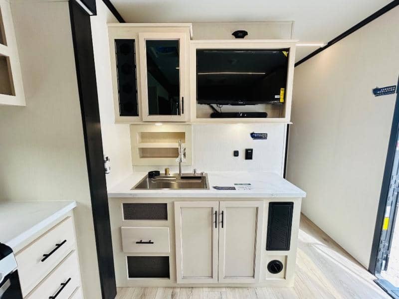 2026 Forest River 2026 Forest River Vengeance Rogue Armored Toy Hauler - thumbnail 25