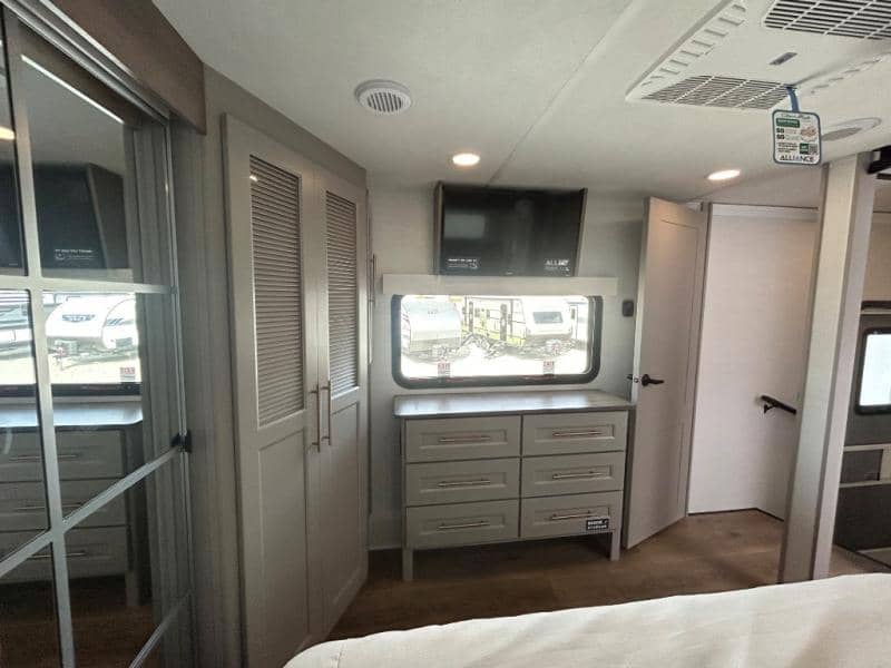 2026 Alliance RV 2026 Alliance RV Paradigm - thumbnail 62