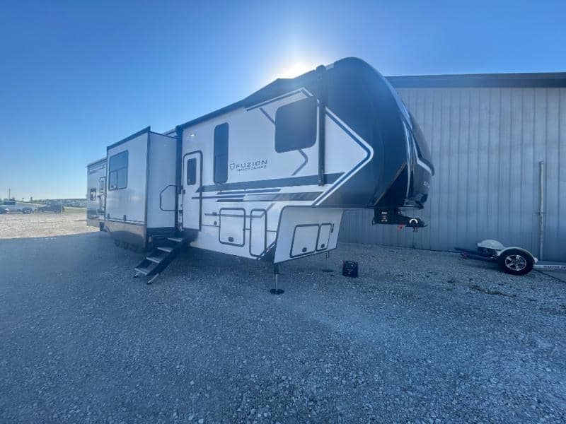 2026 Keystone RV 2026 Keystone RV Fuzion Impact Edition Toy Hauler - thumbnail 3