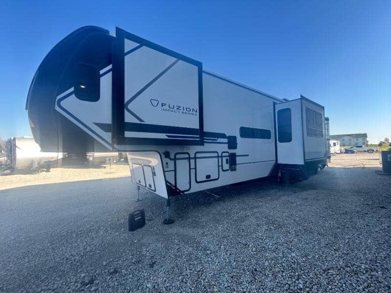 2026 Keystone RV 2026 Keystone RV Fuzion Impact Edition Toy Hauler - thumbnail 6