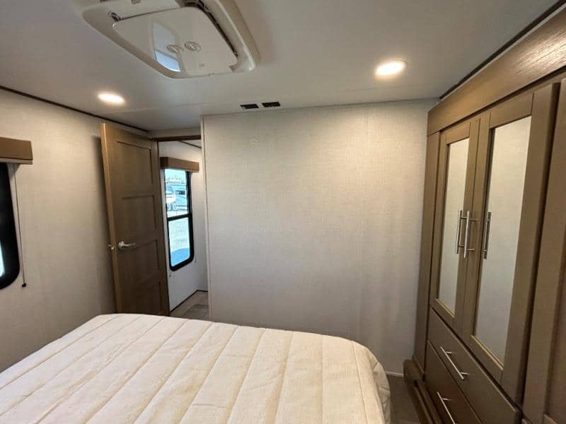 2026 Keystone RV 2026 Keystone RV Fuzion Impact Edition Toy Hauler - thumbnail 52