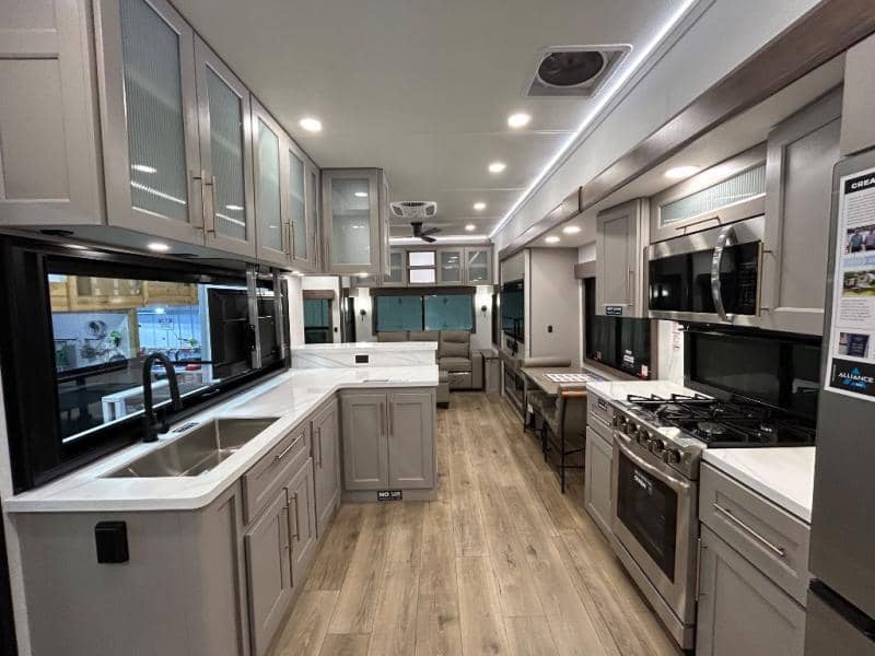 2026 Alliance RV 2026 Alliance RV Paradigm - thumbnail 18