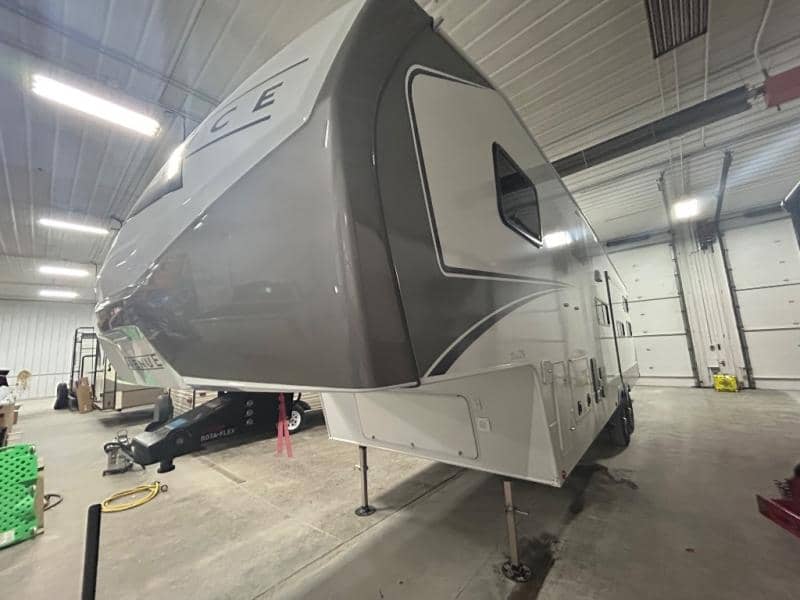 2026 Alliance RV 2026 Alliance RV Avenue - thumbnail 5