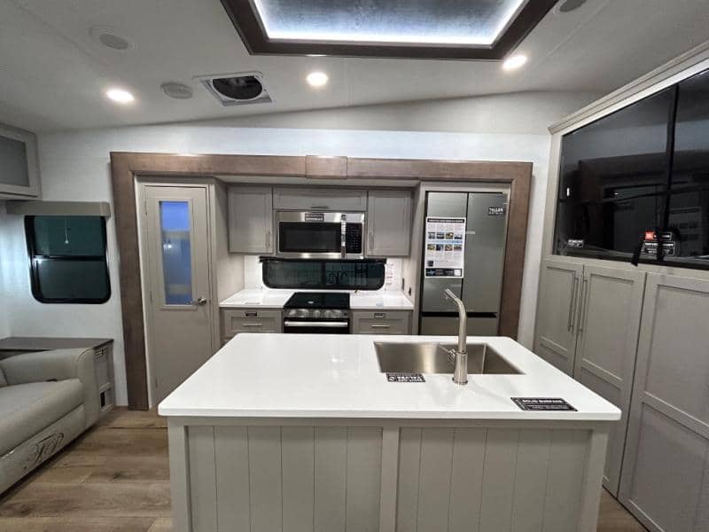 2026 Alliance RV 2026 Alliance RV Avenue - thumbnail 18