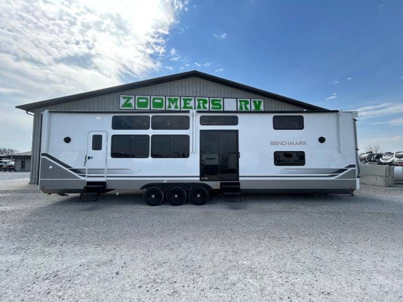 2026 Alliance RV 2026 Alliance RV Benchmark - thumbnail 3