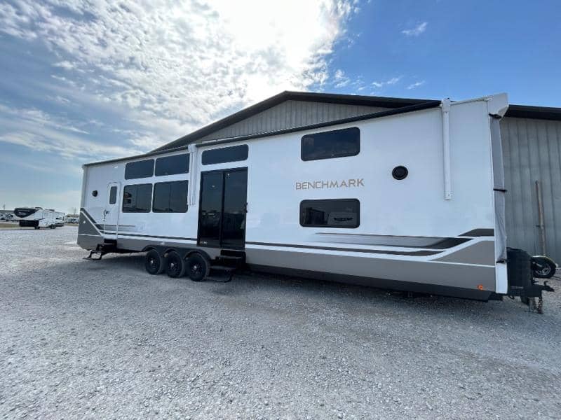 2026 Alliance RV 2026 Alliance RV Benchmark - thumbnail 4