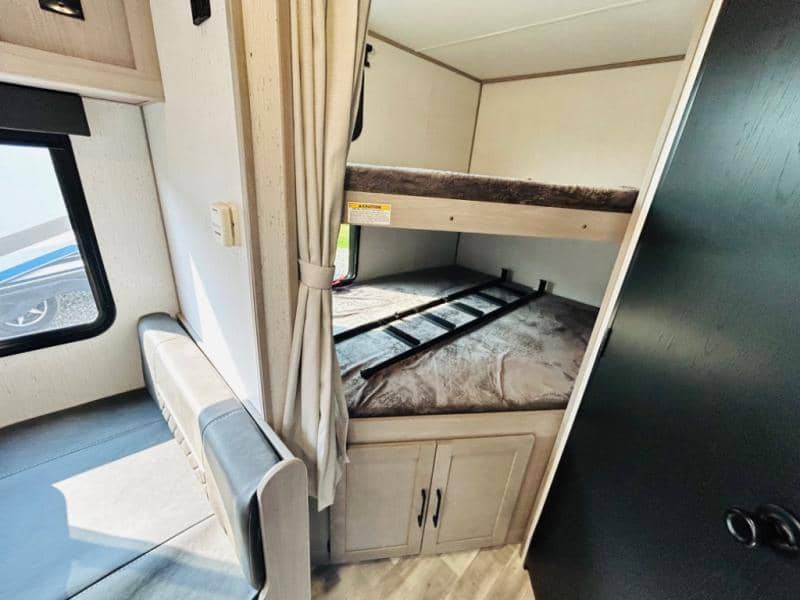 2022 Dutchmen 2022 Dutchmen Kodiak Ultra-Lite - thumbnail 9