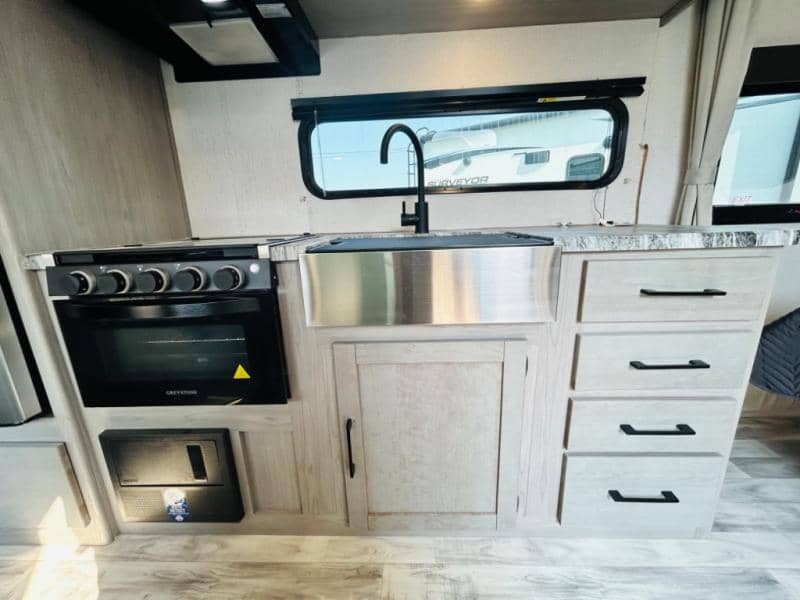 2022 Dutchmen 2022 Dutchmen Kodiak Ultra-Lite - thumbnail 22