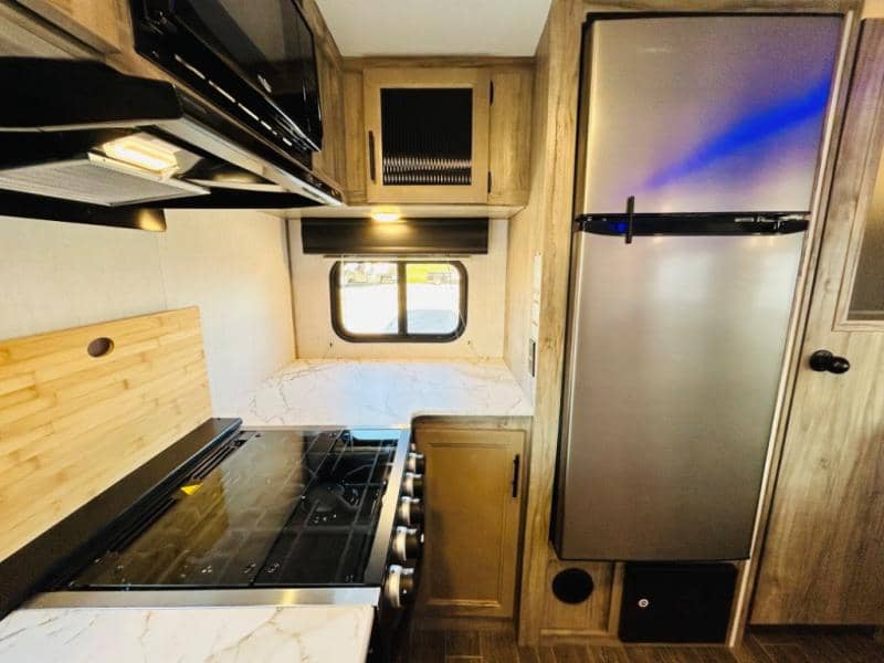 2021 Forest River 2021 Forest River Cherokee Alpha Wolf - thumbnail 20