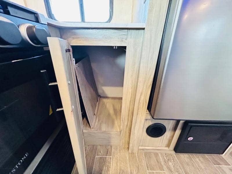 2021 Forest River 2021 Forest River Cherokee Alpha Wolf - thumbnail 22