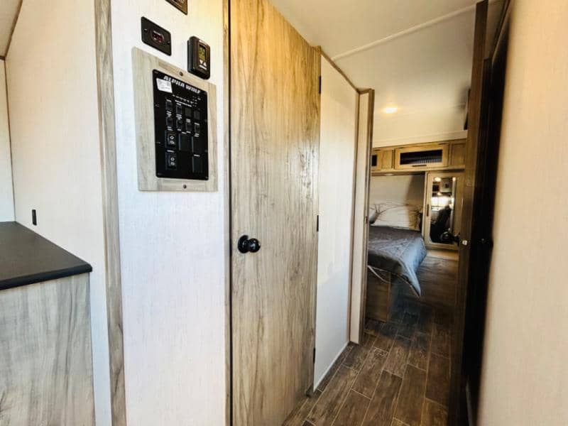 2021 Forest River 2021 Forest River Cherokee Alpha Wolf - thumbnail 24