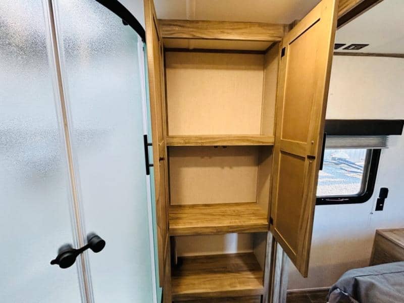 2021 Forest River 2021 Forest River Cherokee Alpha Wolf - thumbnail 43