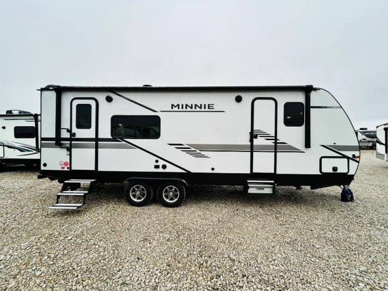 2022 Winnebago 2022 Winnebago Minnie Plus - thumbnail 4