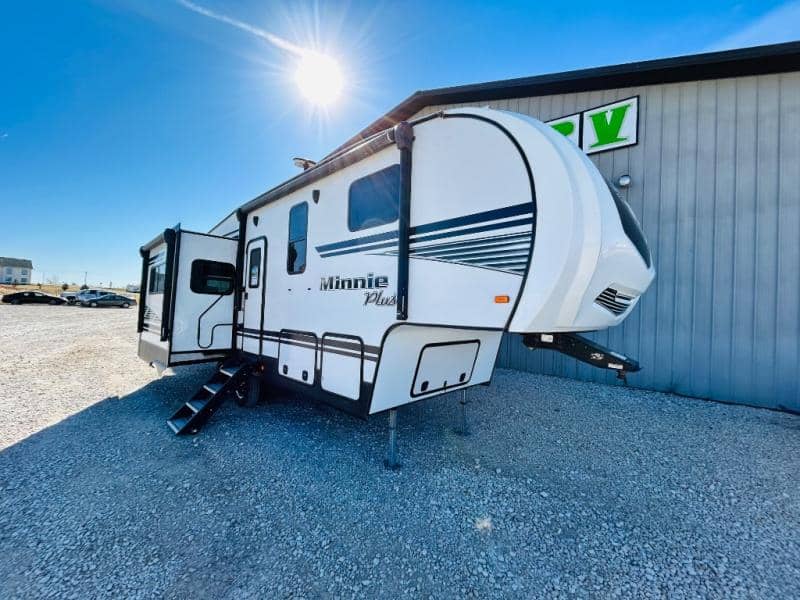 2020 Winnebago 2020 Winnebago Minnie Plus - thumbnail 3
