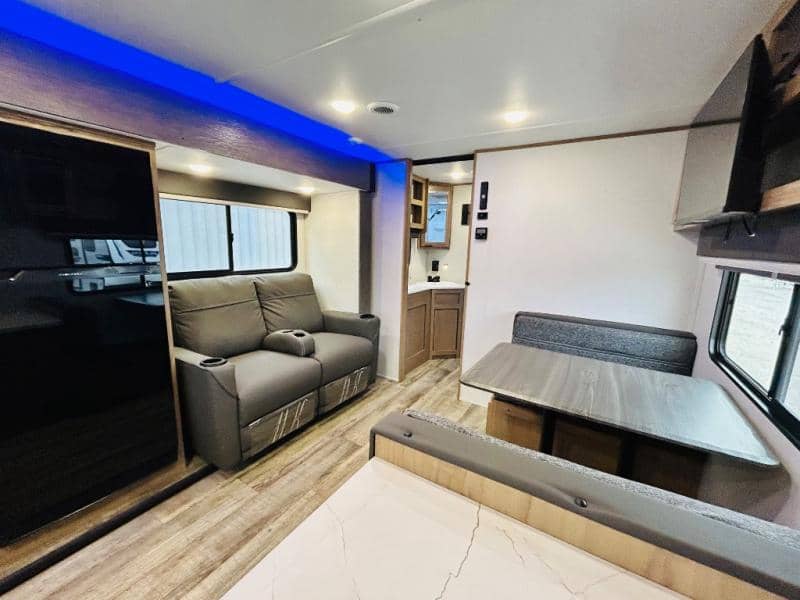 2024 Forest River 2024 Forest River Cherokee Alpha Wolf - thumbnail 17