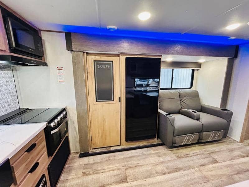 2024 Forest River 2024 Forest River Cherokee Alpha Wolf - thumbnail 18