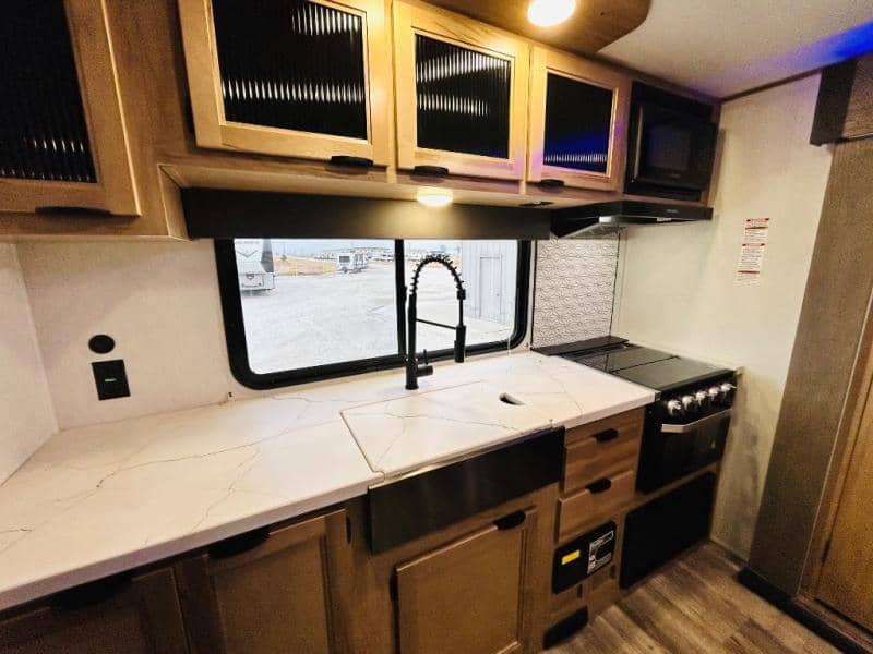 2024 Forest River 2024 Forest River Cherokee Alpha Wolf - thumbnail 19