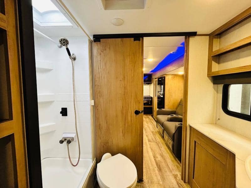 2024 Forest River 2024 Forest River Cherokee Alpha Wolf - thumbnail 20