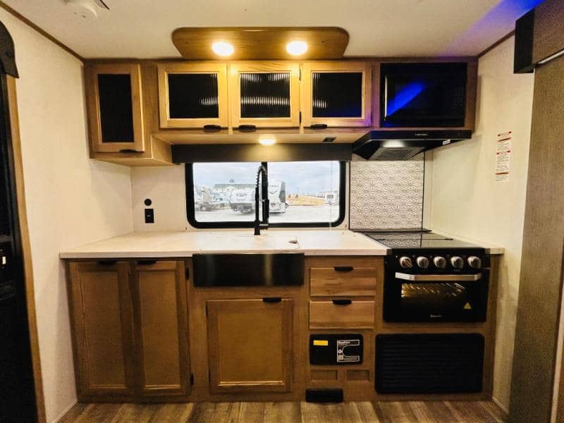 2024 Forest River 2024 Forest River Cherokee Alpha Wolf - thumbnail 23