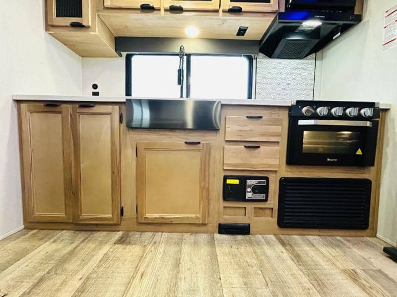 2024 Forest River 2024 Forest River Cherokee Alpha Wolf - thumbnail 32