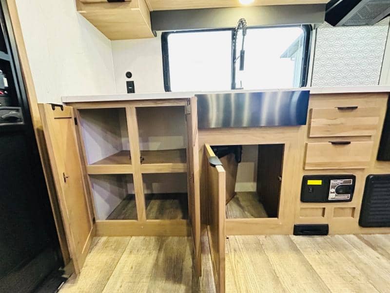 2024 Forest River 2024 Forest River Cherokee Alpha Wolf - thumbnail 33