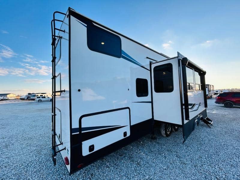 2023 Keystone RV 2023 Keystone RV Montana High Country - thumbnail 5